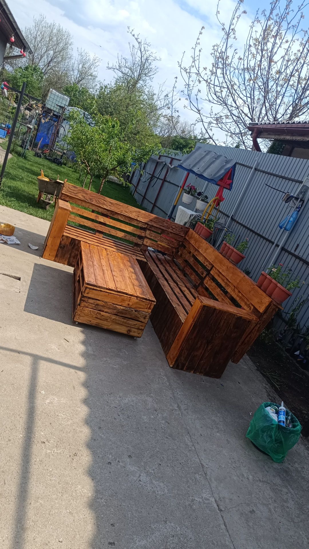 Produse din lemn ...lemn viu lucrat cu pasiune,banci,mese,decoratiuni