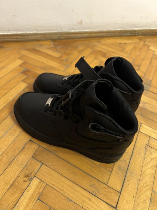 Air Force 1 Mid Triple Black