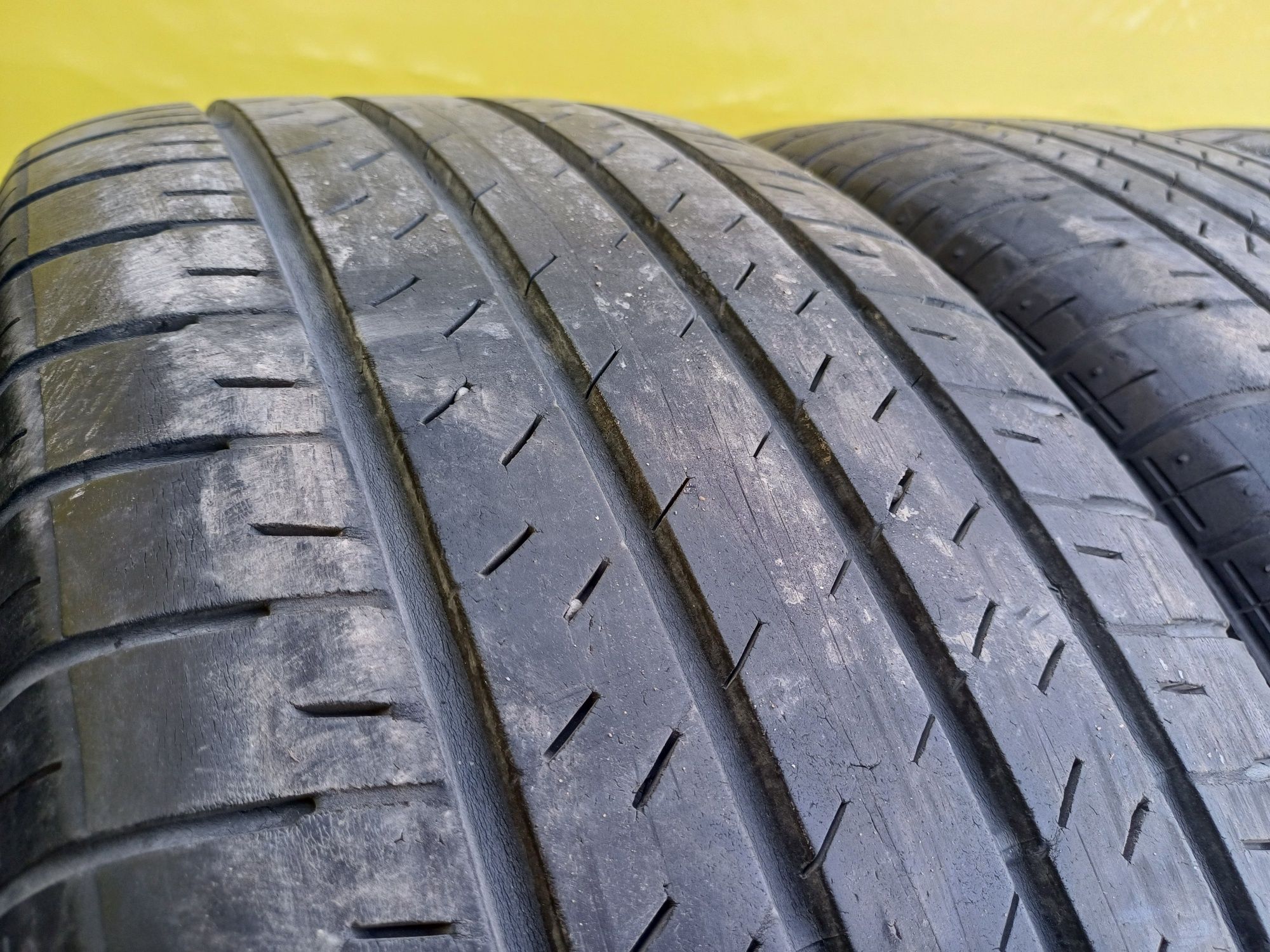 Шины 235/55 R18 Bridgestone комплект.