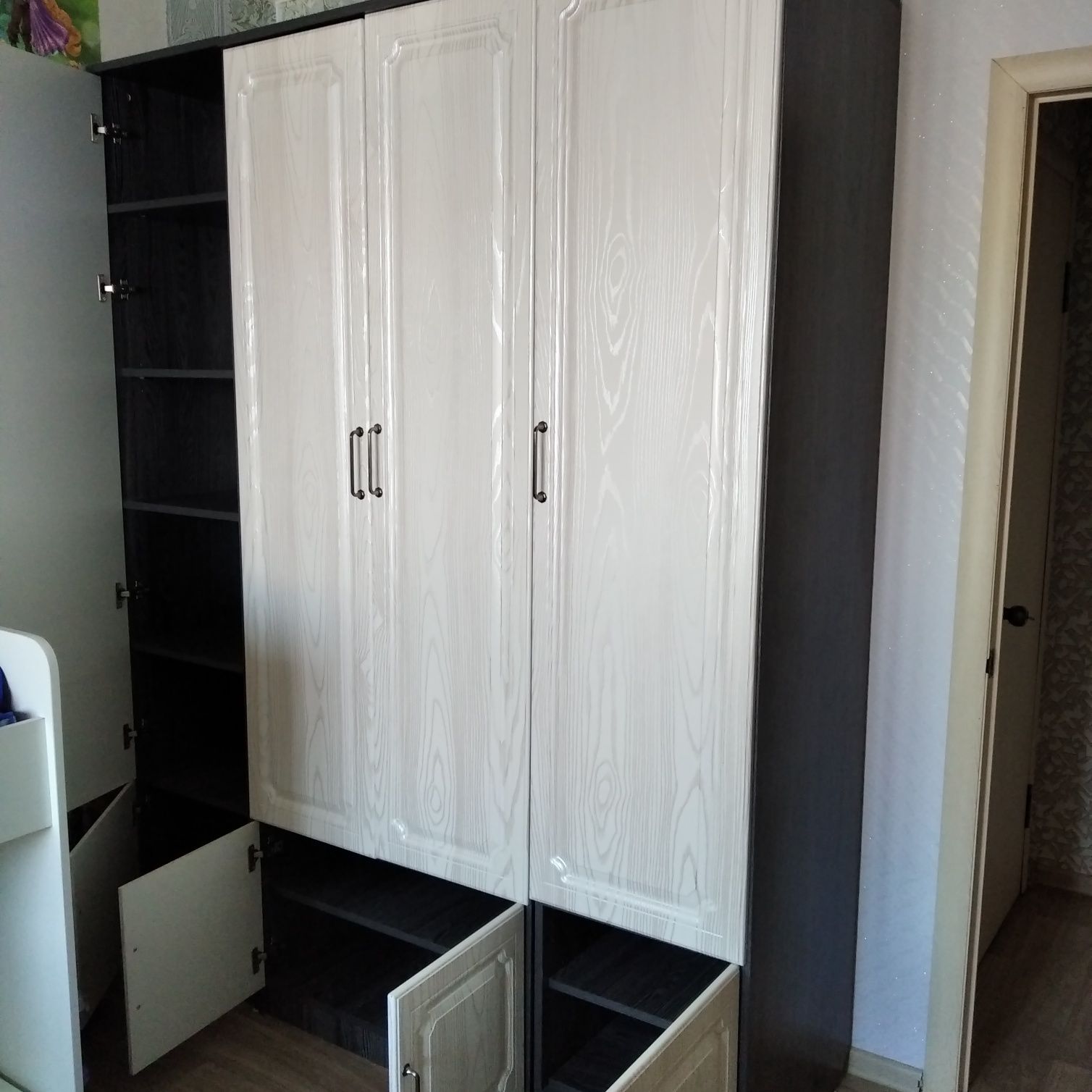 Продам шифонер в отличном состоянии.