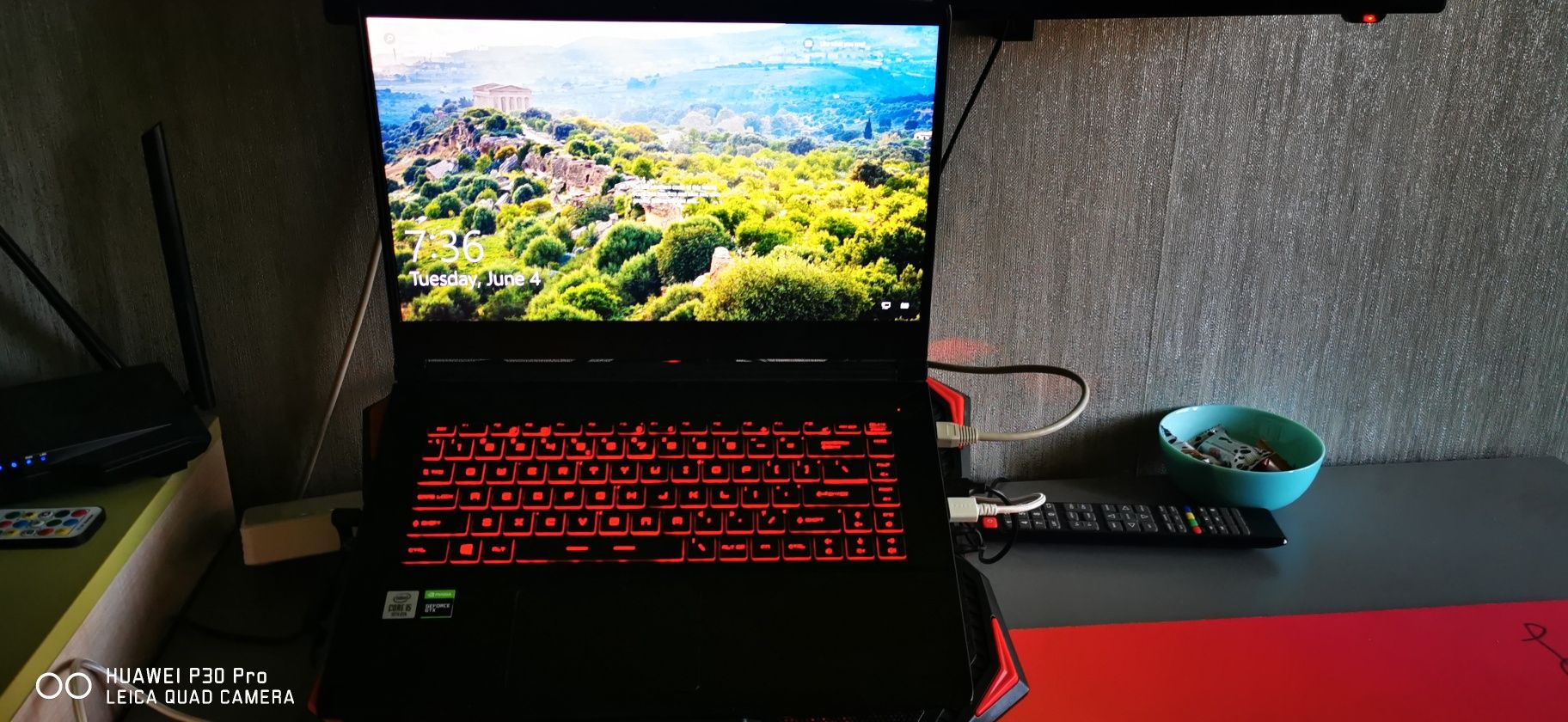 Геймърски лаптоп:MSI MS-16R4 CPU Intel Core i5-10300H GPU Intel UHD Gr