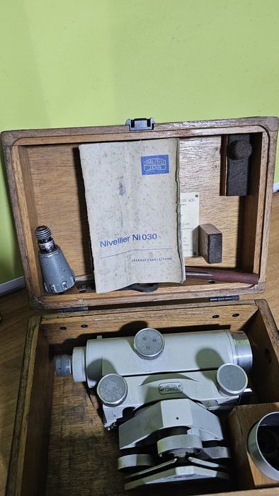 Instrument de nivelare carl zeiss jena 030