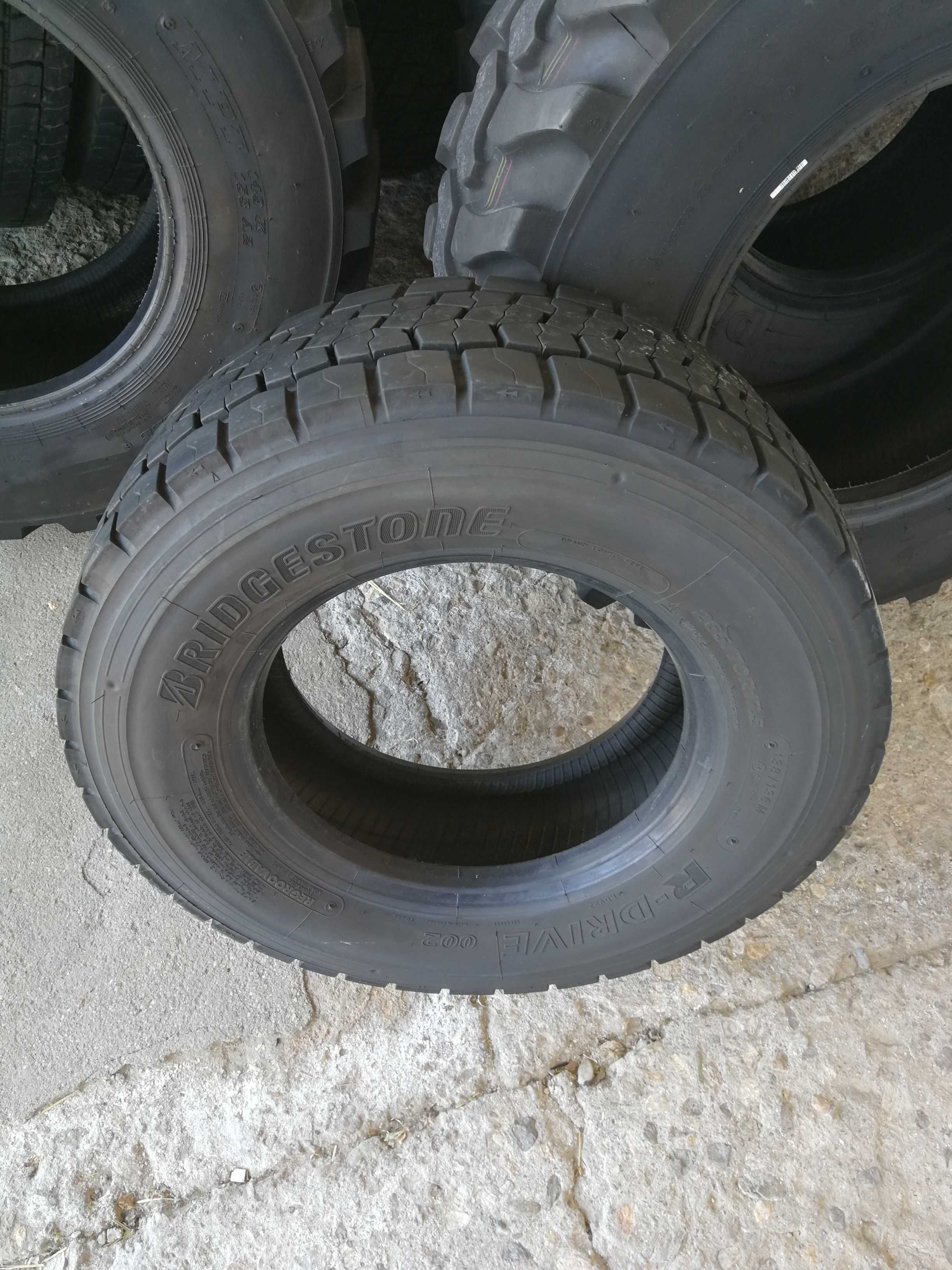 1 тежкотоварна гума R17.5 265/70 Bridgestone R-Drive 002 138/136M