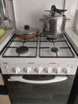 Vând aragaz Zanussi pe gaz cuptor cu grill. (cuptor nefolosit)