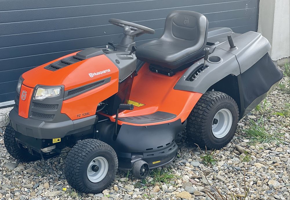 Tractoraș de tuns iarba/gazon Husqvarna TC 138 An 2020