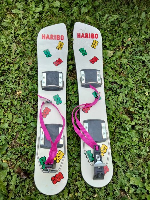 Vând schiuri copii haribo