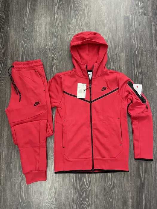 Trening Nike TECH Fleece Red Set Complet