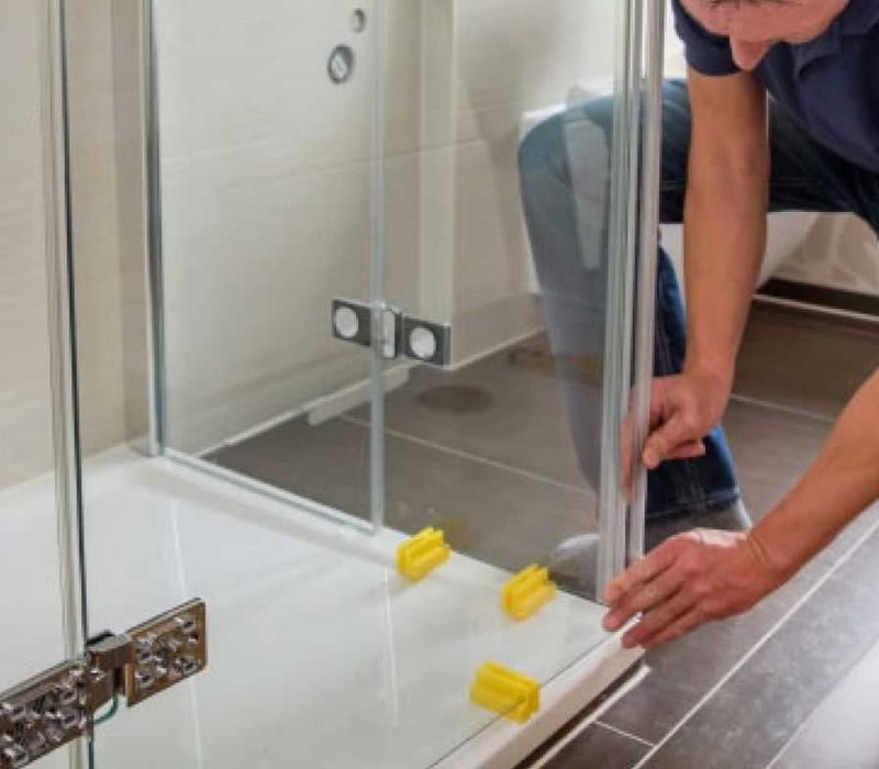 Ремонт стеклянных дверей, витражей и душ кабин. Качественно, аккуратно