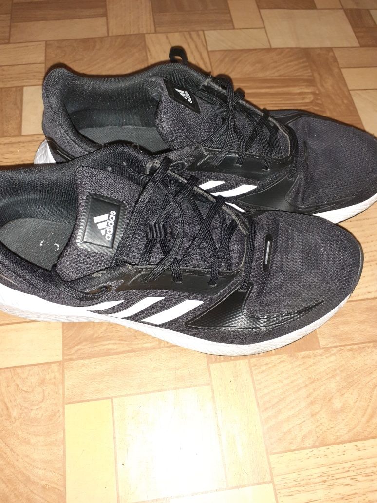 Маратонки Adidas 40 2/3