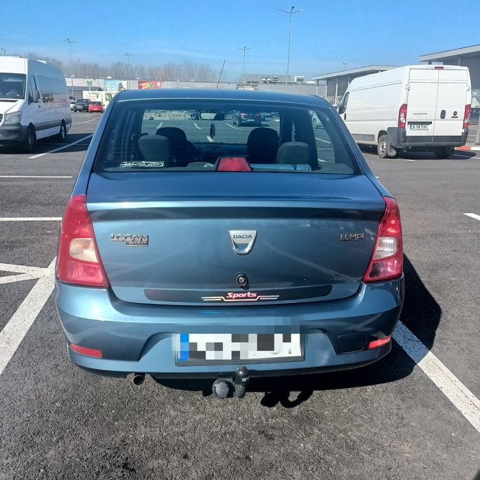 Vând Dacia Logan