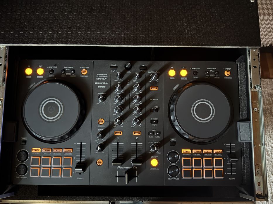 Pioneer ddj-Flx-4 + Case