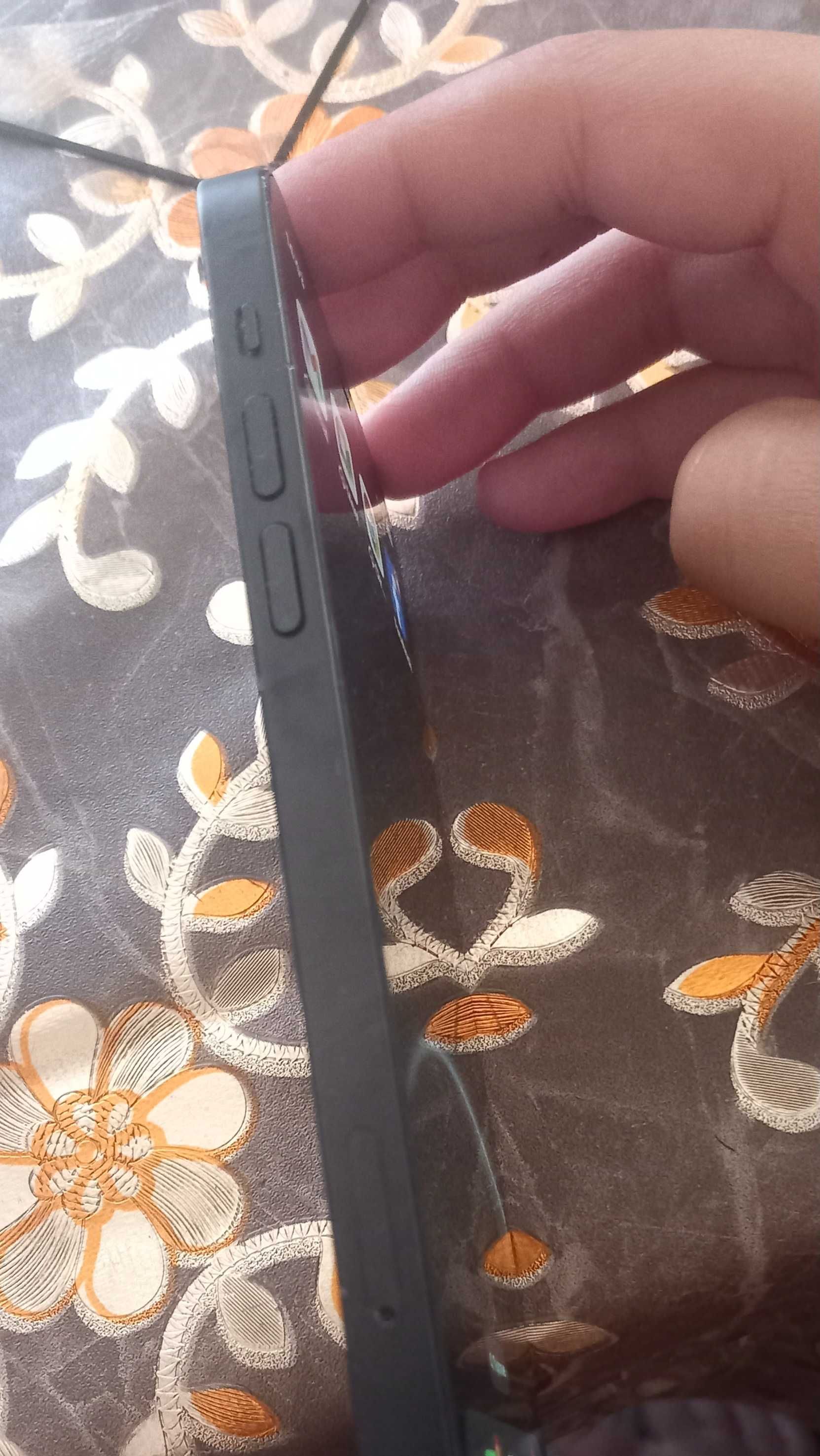 iPhone12запазен 300лв.