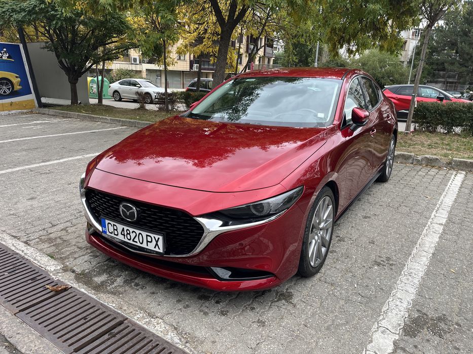 Mazda 3 лек автомобил