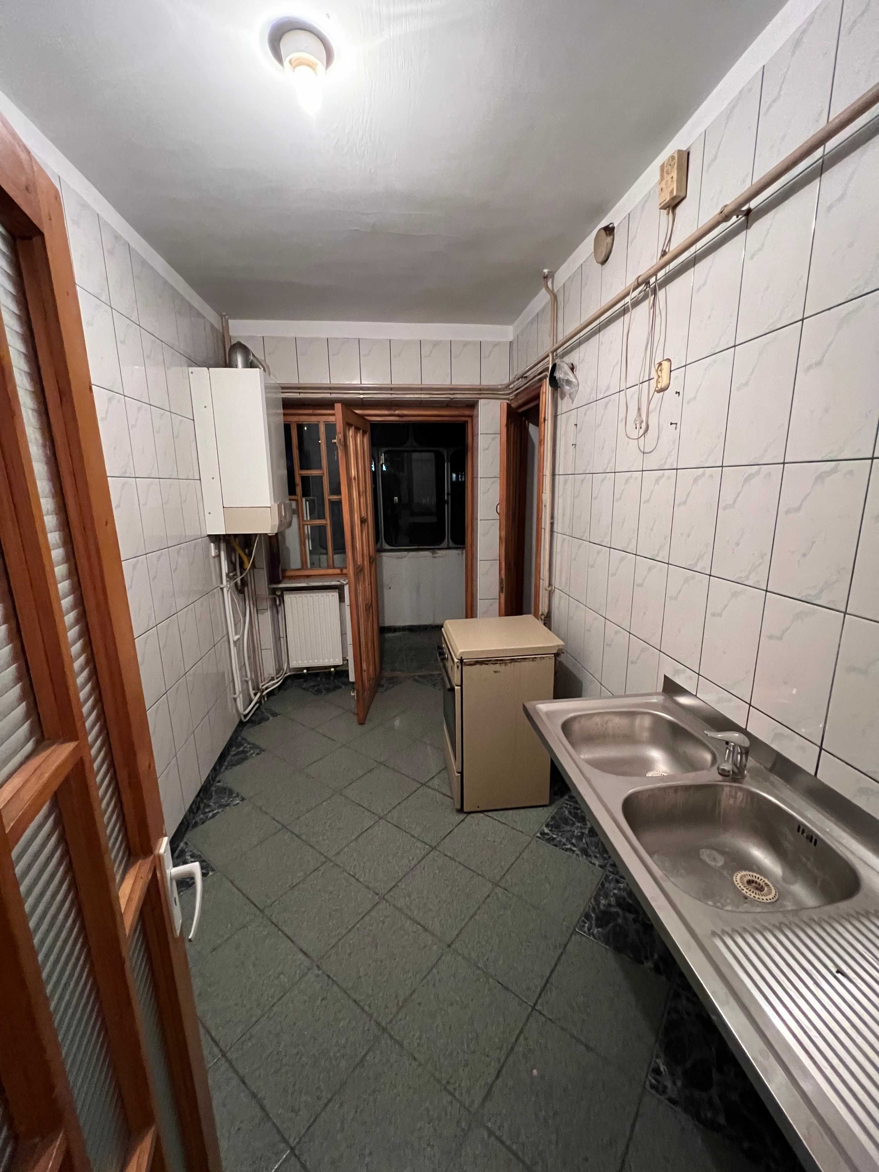 APARTAMENT Suceava ultracentral, 4 camere, etaj 2