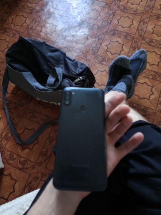 Продам телефон Самсунг а 11 , в рабочем состоянии