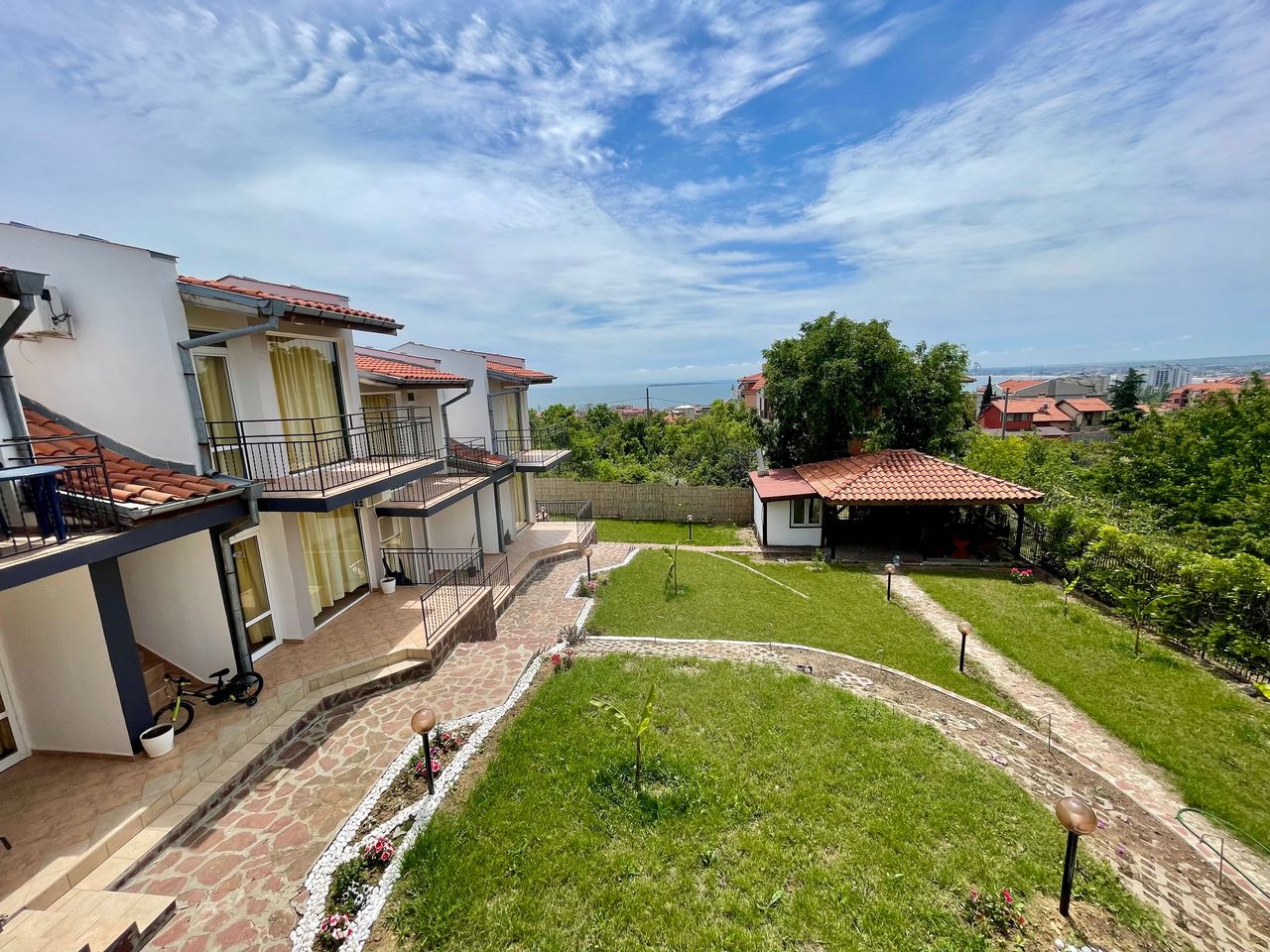 Продава се Хотел в Свети Влас - 452 кв.м за 852 €/кв.м - Снимка #1