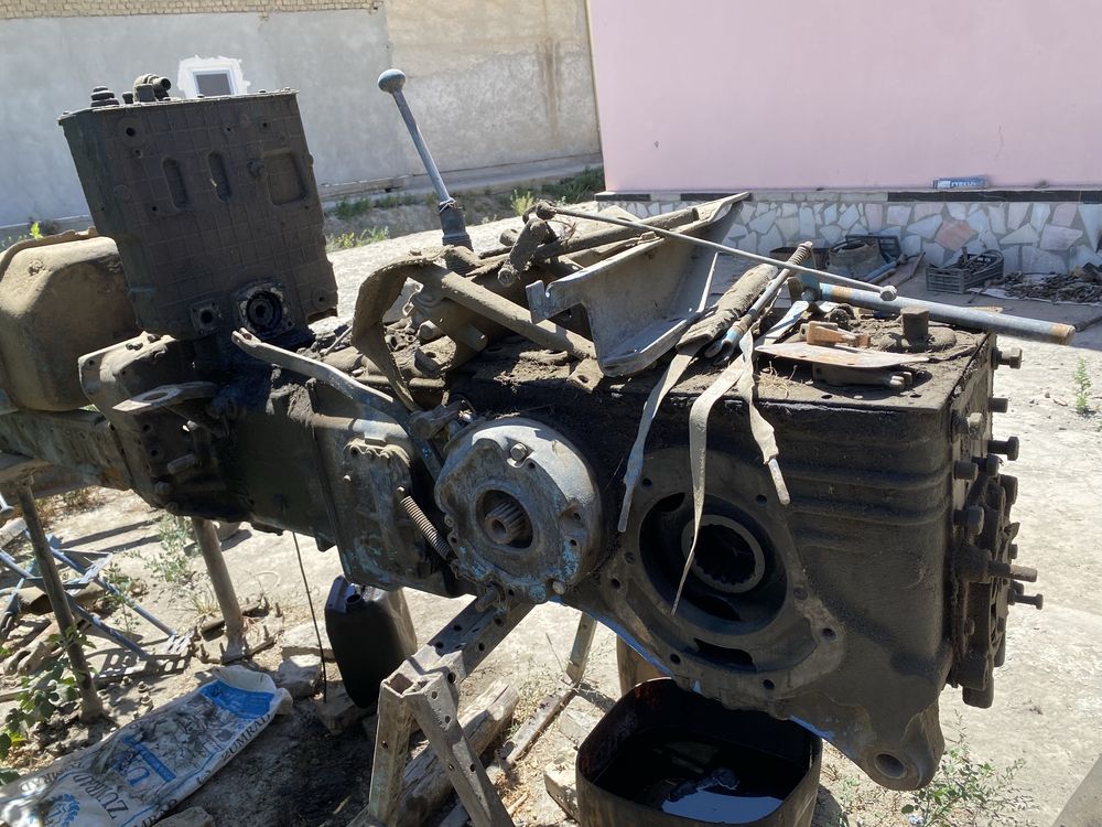 Traktor MTZ 80 zadini mos karopka difir