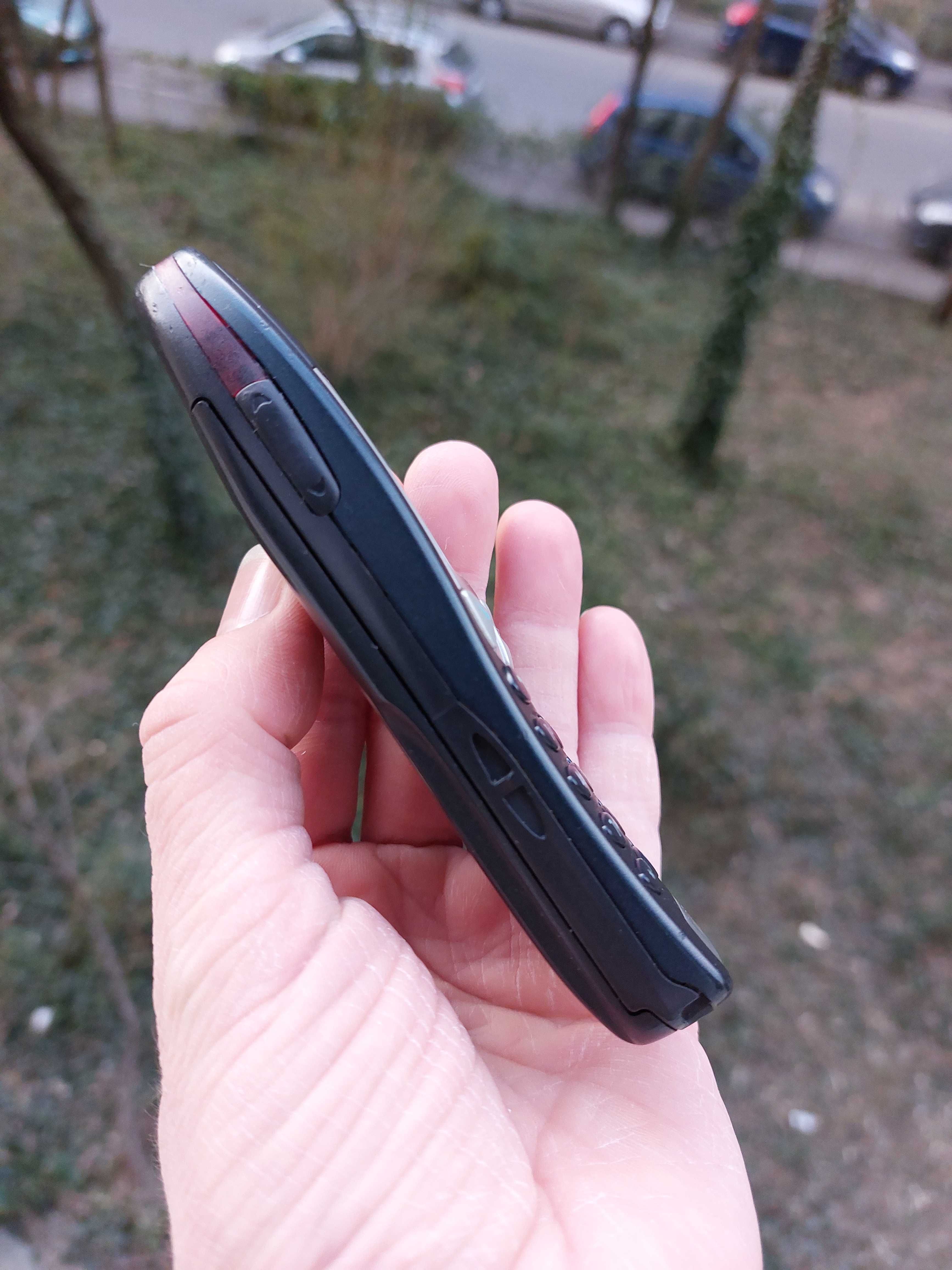 Nokia 6210 original an 2001 stare f buna carkit liber in orice retea