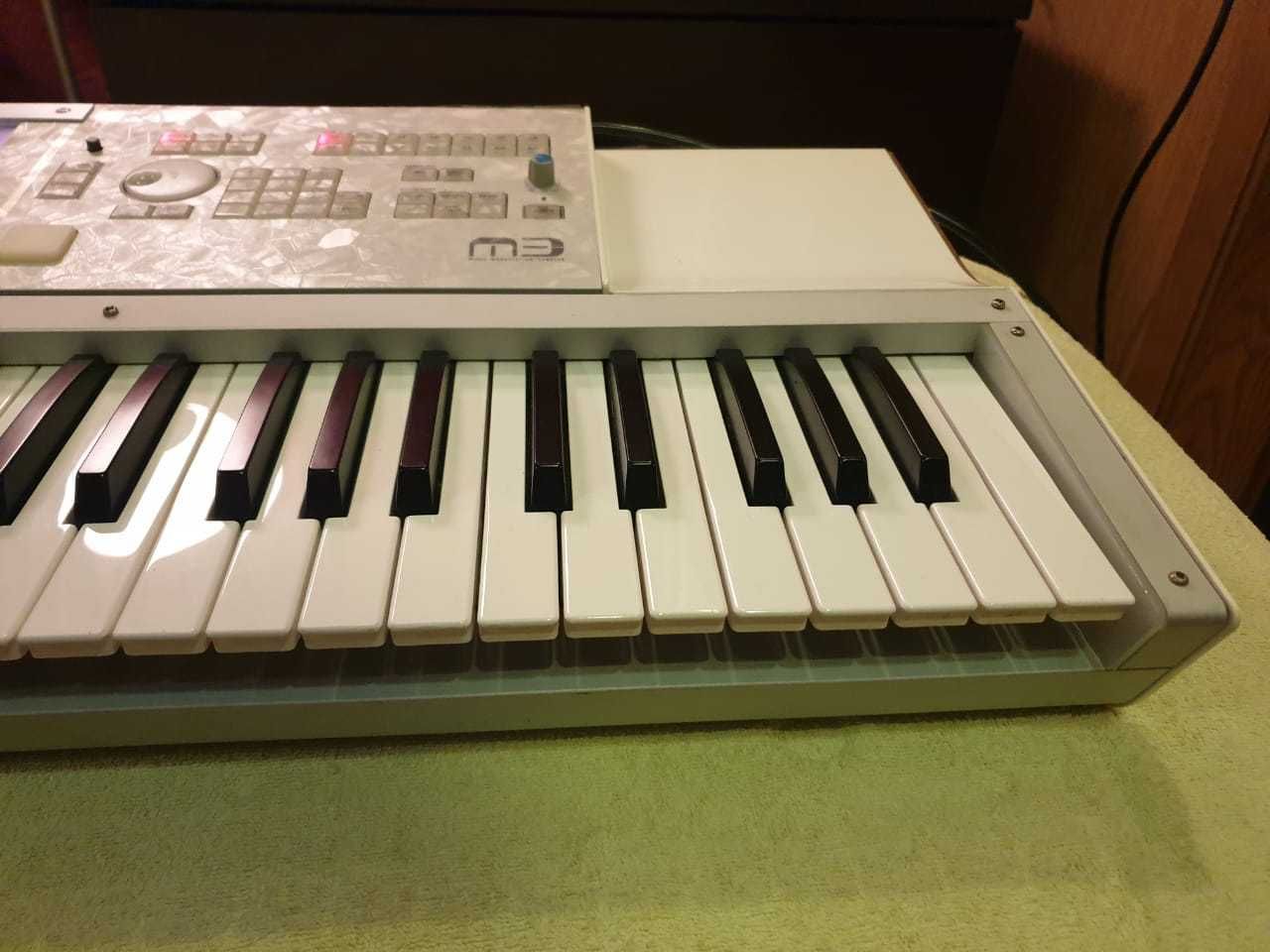 Korg M3 61 клавиша