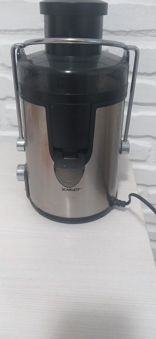 Соковыжималка в хорошем состоянии