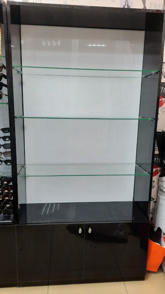 Продам шкаф витрину. Можно через ред/ рассрочку