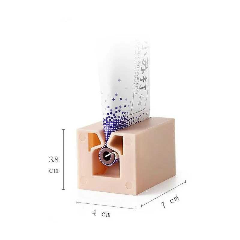 Домашен пластмасов изстисквач за паста за зъби.
