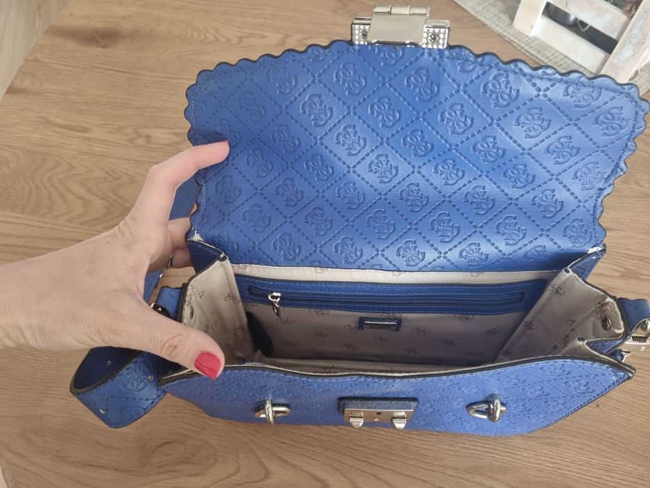 Дамска оригинална чанта Guess