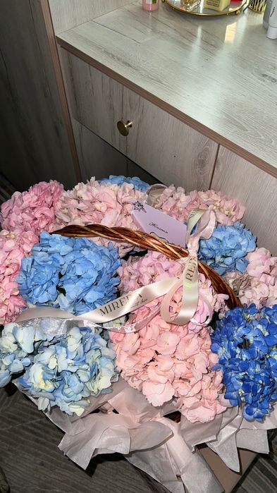 королевские гортензии в корзине (свежие)