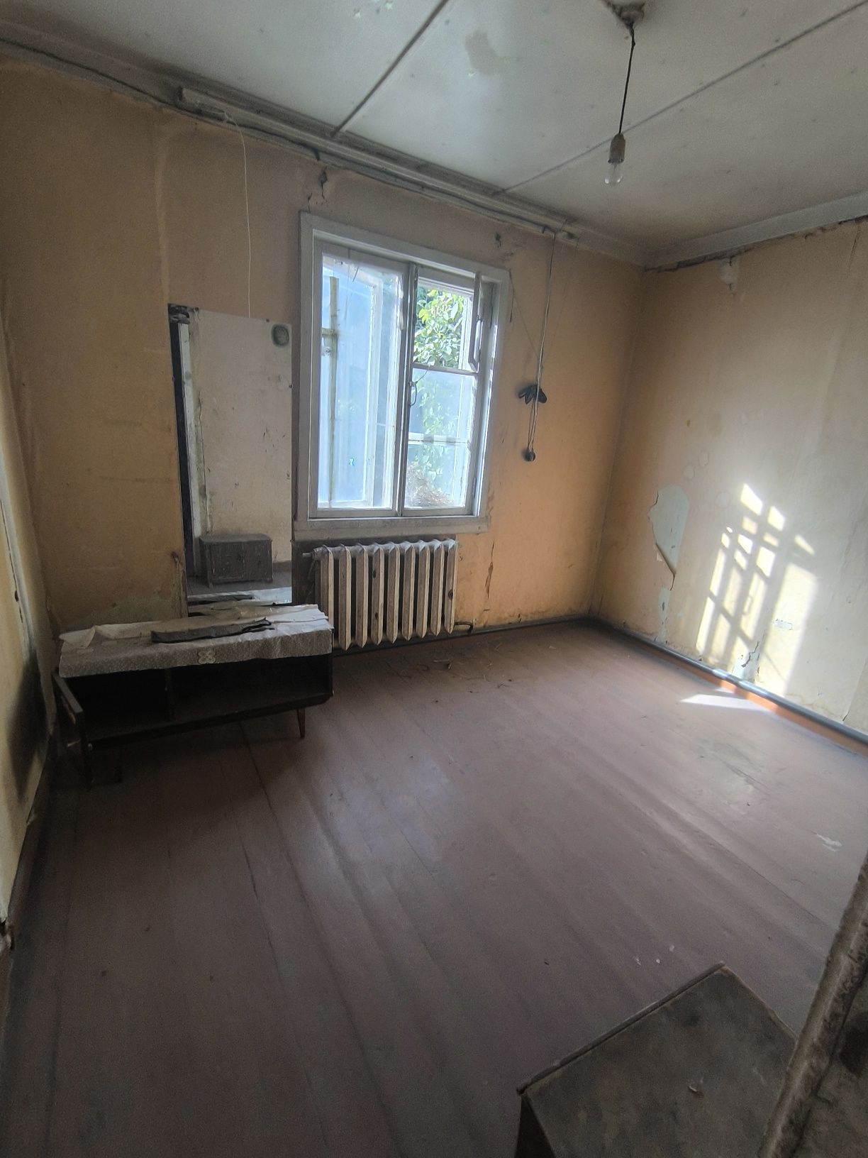 Аренда 3 х ком квартиру Спутник 3. В деревянном доме пустая без ремонт
