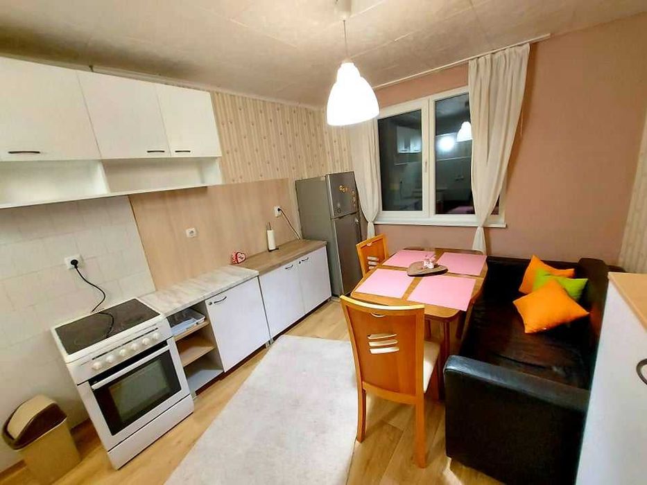 Дава се под наем Двустаен апартамент в Бургас, Възраждане - 55 кв.м за 153 € - Снимка #1