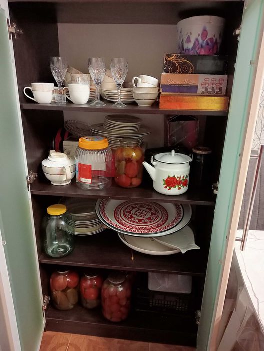 Продаются шкафы на кухню и в гостинную