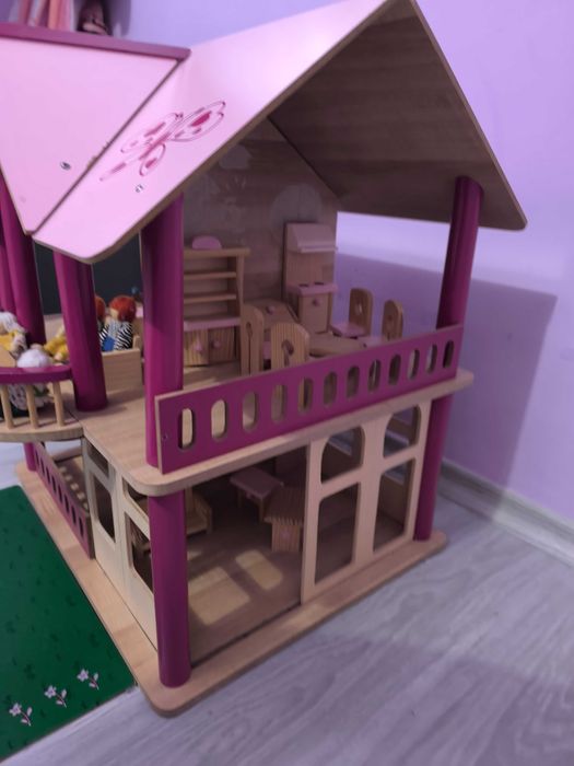 Детска дървена къща за кукли