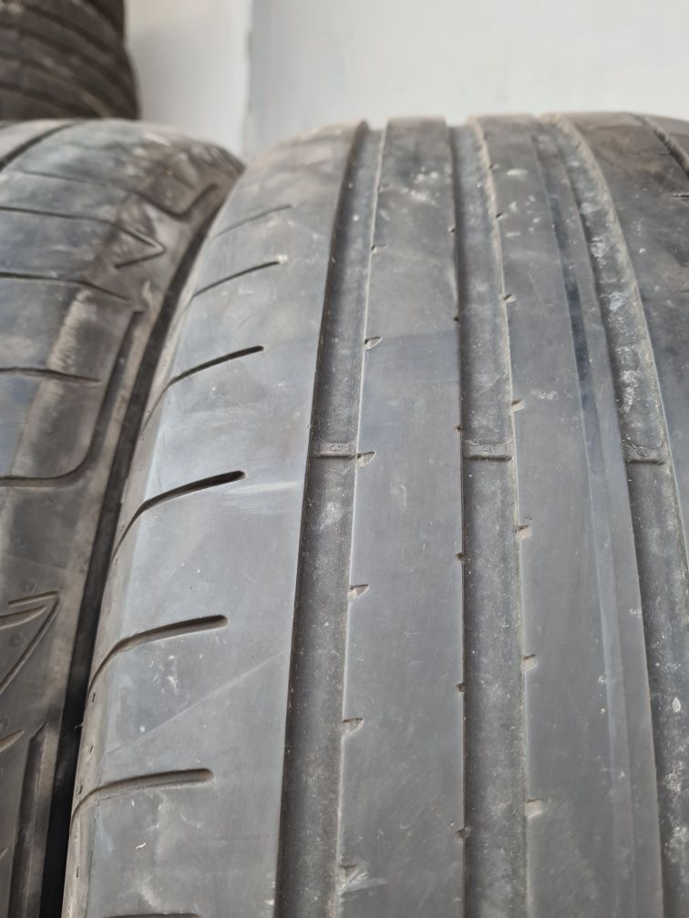 2 бр. летни гуми 235/55/19 GoodYear SUV DOT 0619 4 mm