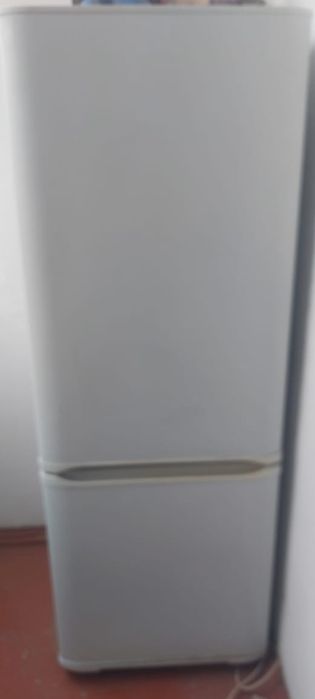 Продам б/у холодильник рабочий морозит хорошо