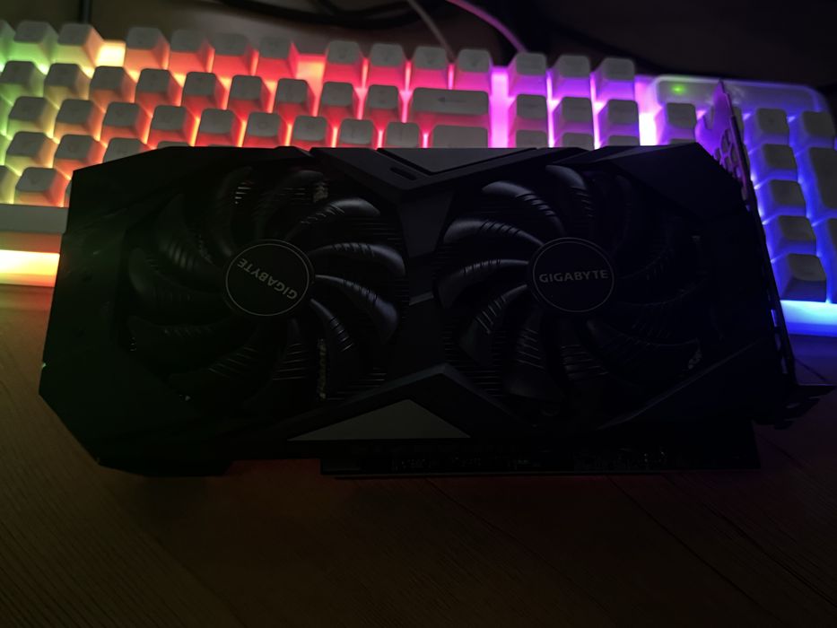 Видеокарта Gigabyte RTX 1660 Super