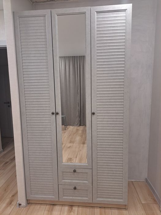 Шкаф 3х дверный с зеркалом