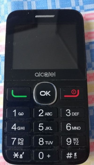 Telefon mobil Alcatel pentru seniori (indestructibil)