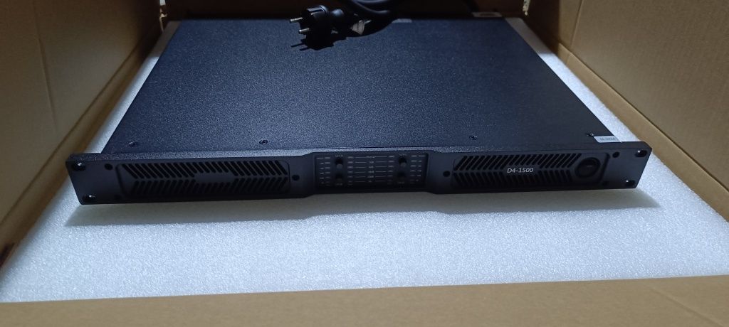 Vând Putere Amplificator de putere 4x 3000 w 2 ohm
