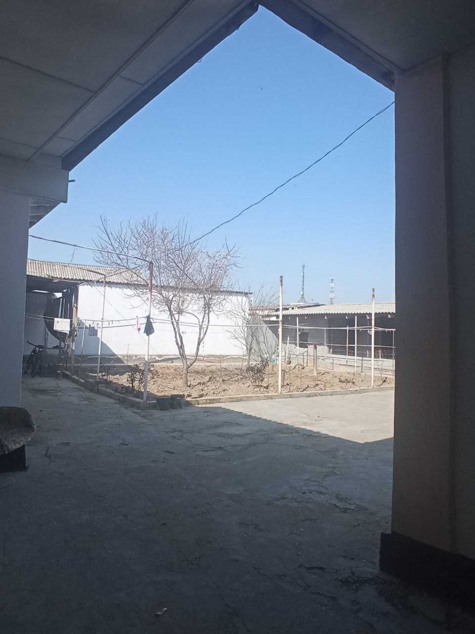 Продаётся ДОМ в центре.Октябрь(ДУСТЛИК ) г.Гулистан.