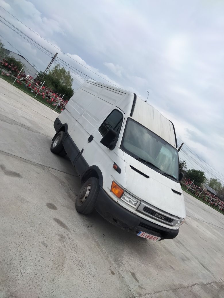 Dezmembrez Iveco daily 2.8