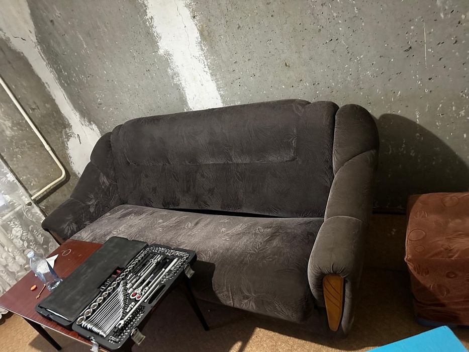 Отдам бесплатно самовывоз диван