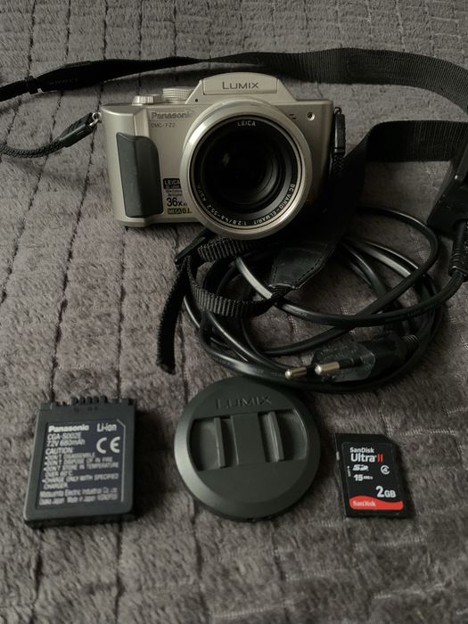 Aparat Foto Digital PANASONIC LUMIX DMC-FZ2 Leica DC Vario Lens