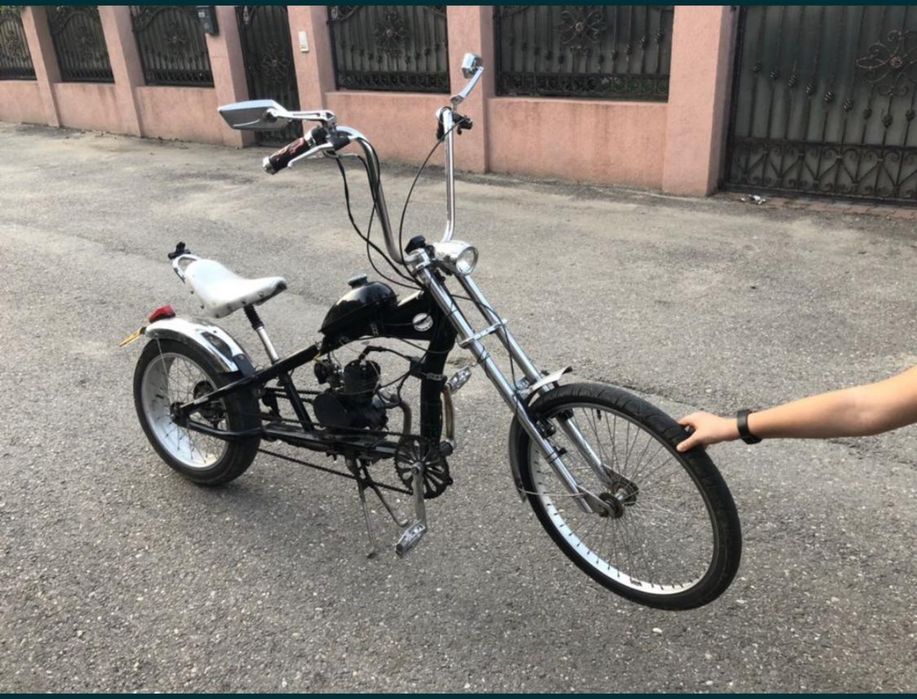 Bicicleta chopper cu motor