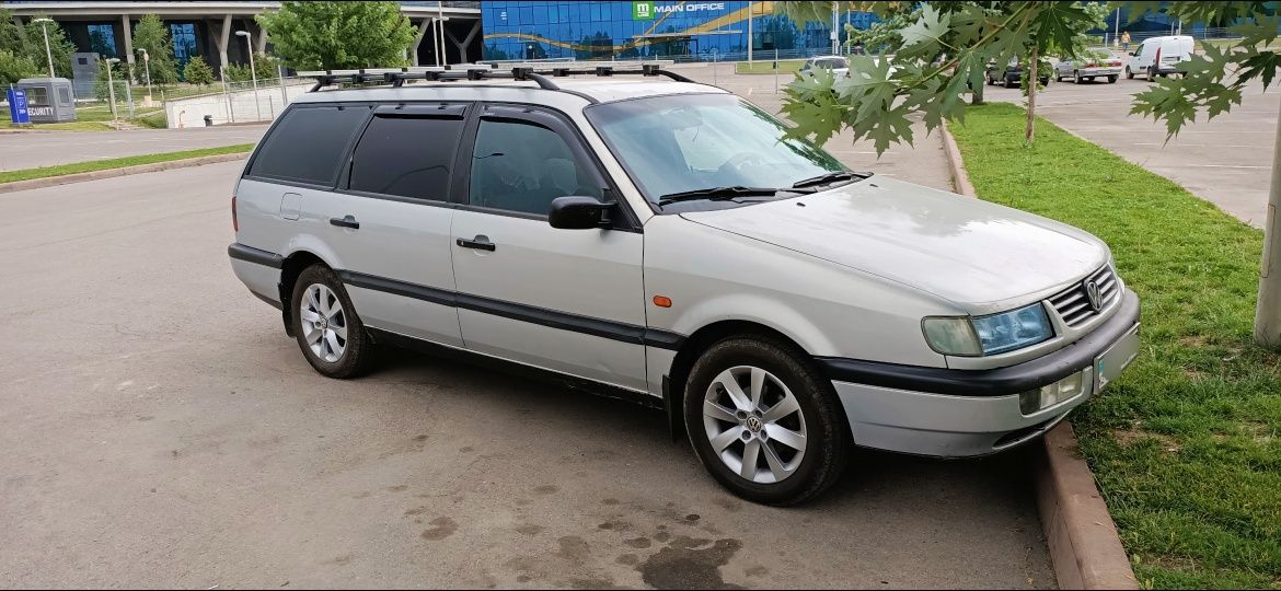 PASSAT B4       .