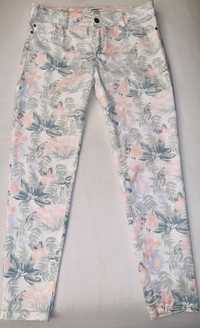 Jeansi albi cu imprimeu floral PIMKIE