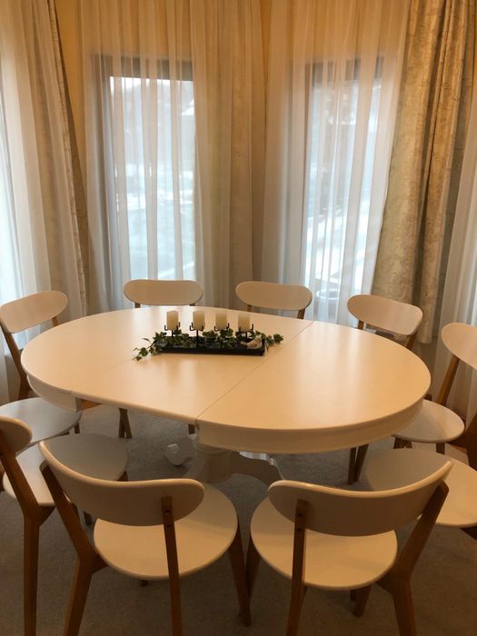 Masa alba extensibila lemn masiv cu 10 scaune