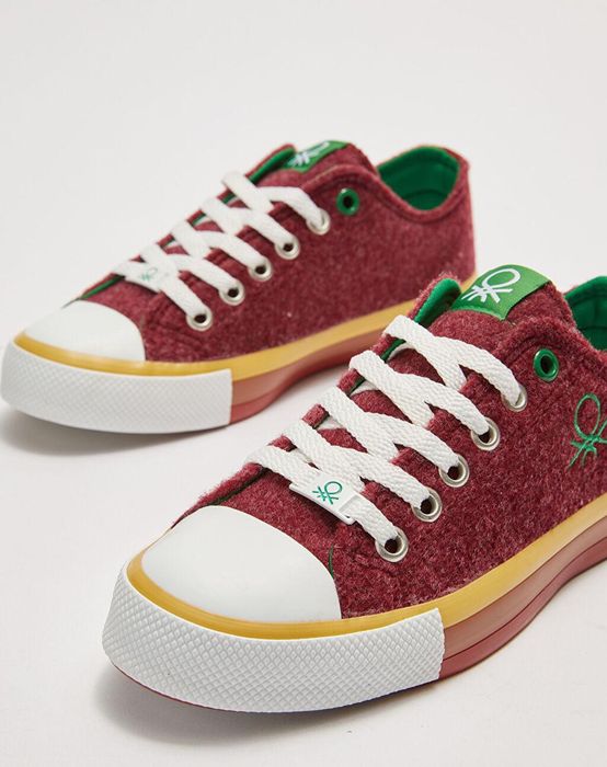 Benetton brend oyoq kiyim sotiladi