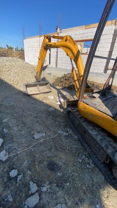Inchiriez miniexcavator mini excavator 1.5t