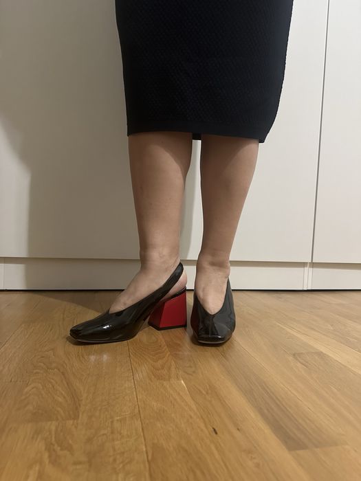 Босоножки . Новые . Стильные.