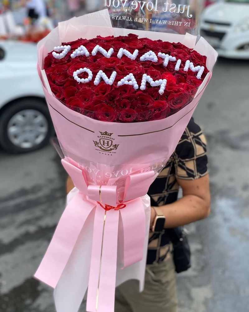 51-101 ta atirgulli buket gullar zakas